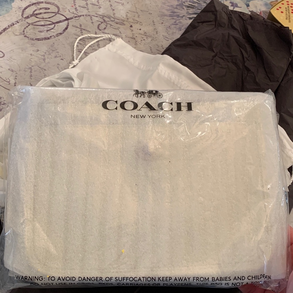 Authentic COACH 1941 Pebbled metallic gold leather 2 zip/Snap/Turnlock Crossbody - Picture 11 of 16
